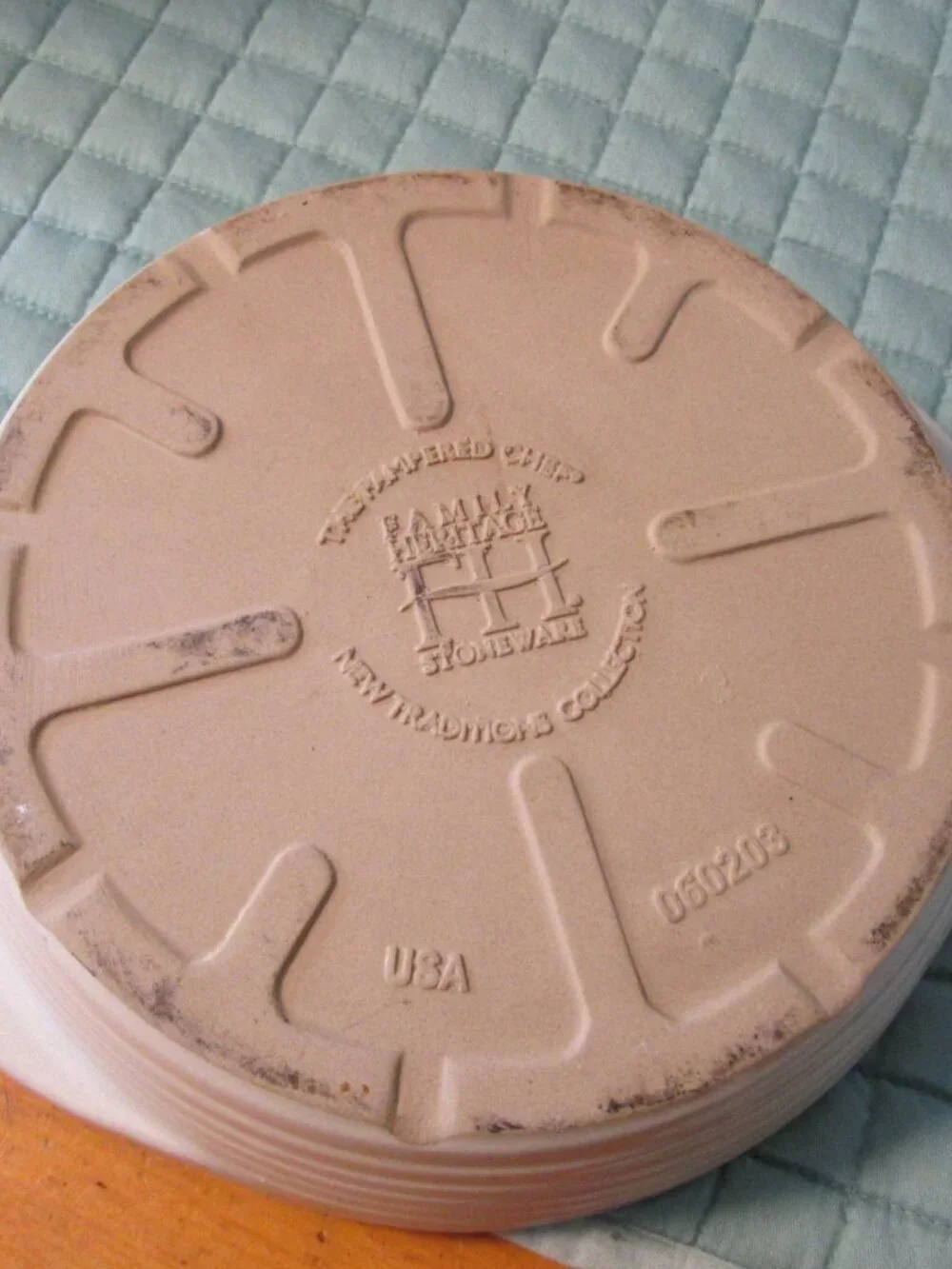 vtg 9 in Family Heritage 9 in custard glaze stoneware pie dish